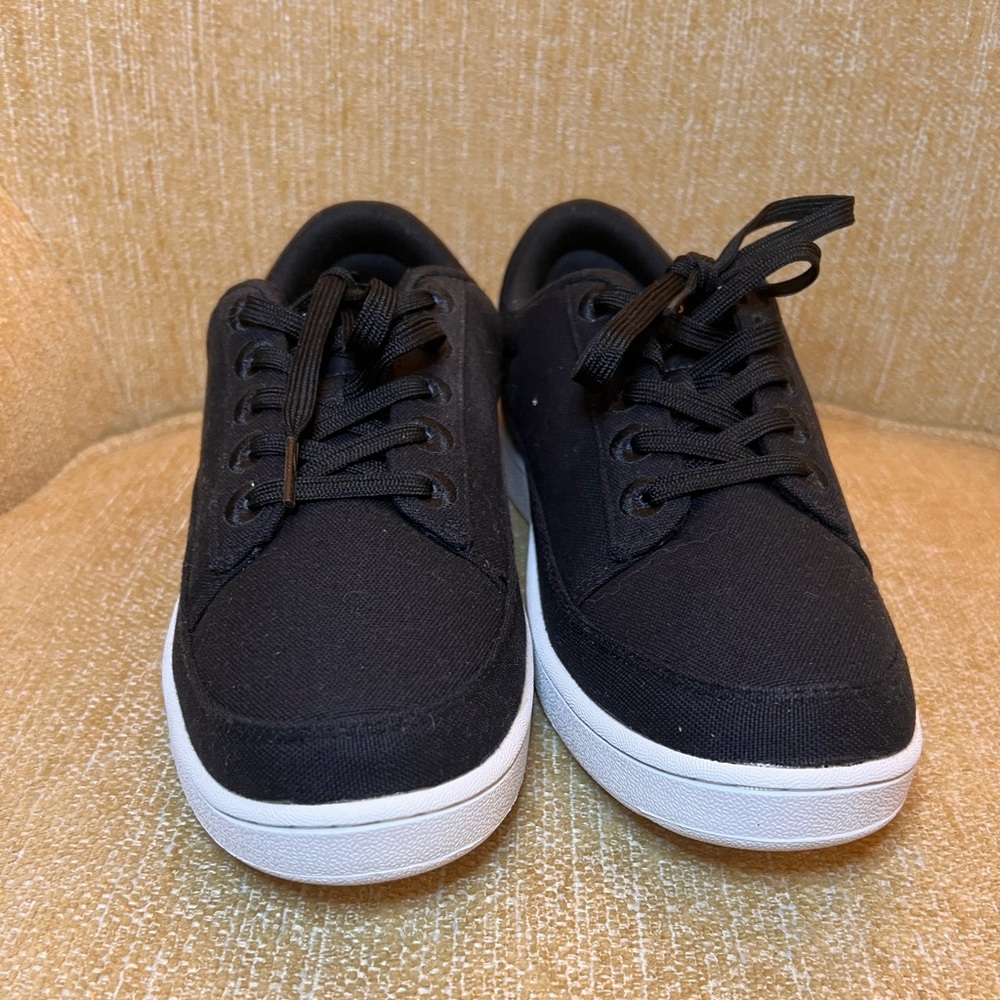 AllBirds Sneaker New  
Size 9